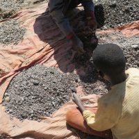 코발트 배터리 공급망의 아동노동 착취 문제에 대처하지 않은 대기업들