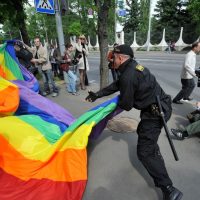 동성애 혐오 강화하고 LGBTI 활동가 탄압하는 구소련 국가들