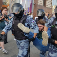 러시아: 경찰의 폭력 진압으로 구금된 평화적 시위대 석방해야