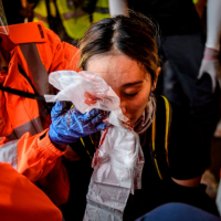 홍콩: 경찰 진압으로 시위 참여자 치명적 부상