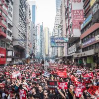 홍콩 정부는 경찰 폭력을 조사하고 중국 정부의 “레드 라인”을 거부하라