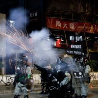 홍콩 정부는 경찰 폭력에 책임을 져야 한다