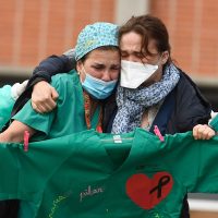 의료종사자들을 지키지 못하는 각국 정부