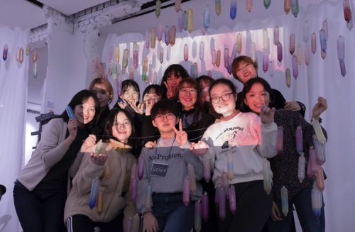 인터뷰: 여성 청소년, ‘불법이기 쉬운 삶’을 거부하다