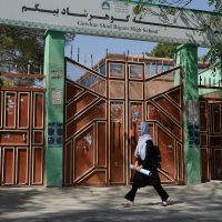 탈레반은 소녀들의 교육권을 보장해야 한다