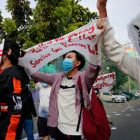 미얀마: 국제사회는 “용기 있는 시위대를 보호하기 위해”  더 많은 조치 취해야