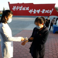 북한인권: 북한 정부, 오미크론 대응을 위해 “코로나19 백신 접근권을 보장해야”