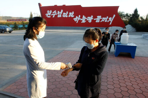 북한인권: 북한 정부, 오미크론 대응을 위해 “코로나19 백신 접근권을 보장해야”