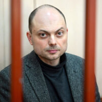 러시아, 반전 정치 활동가이자 양심수인 블라디미르 카라-무르자에게 징역 25년 선고