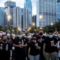 홍콩: 초우항텅 등 6명 새 국가보안법에 따른 체포, 천안문 사태의 평화로운 기념을 억압하려는 ‘수치스러운 시도’