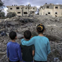 [기고] MADEX 2025, 가자지구에 떨어지는 폭탄을 응시하라