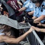 홍콩: 민주화 시위에 대한 경찰 대응은 위험한 신호