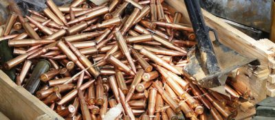 IS 손에 쥐어진 무기는 어디서 왔을까?