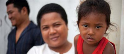 그 집은 내 삶이었다: 재봉틀 하나만 건진 채로 쫓겨난 가족-소팔