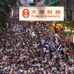 홍콩: 시위대 대거 체포, 평화적 시위