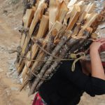 단지 여성이라는 이유로 짊어져야 하는 무거운 짐