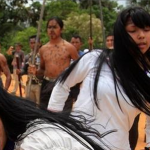 에콰도르: 판결 후 일 년, 사라야쿠의 싸움은 계속된다